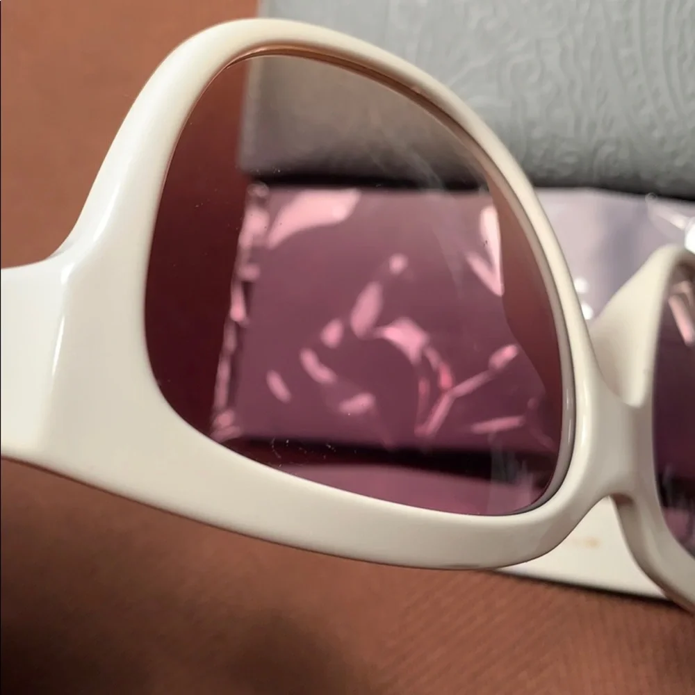NWT ETRO Ivory w/black lace pattern sunglasses
